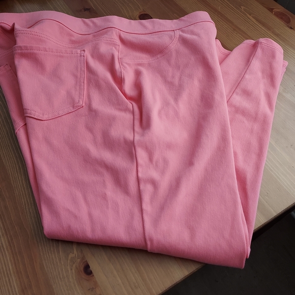 Kim Rogers Coral Pants and Multicolor Striped Trousers - Picture 5 of 6